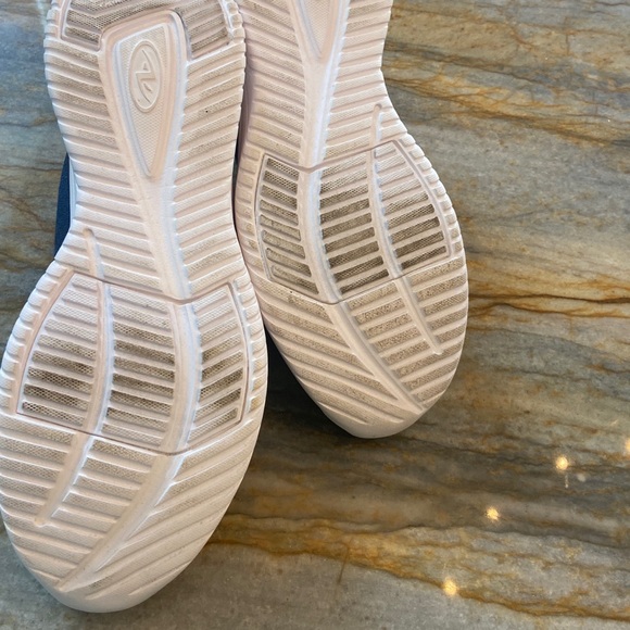 Athletic Works Men's Blue Sneakers - Picture 6 of 6